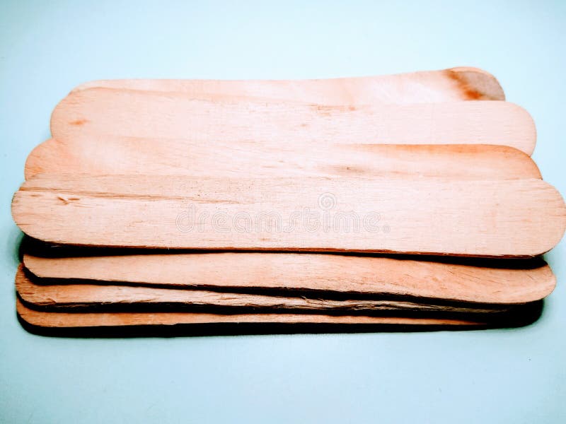 Palillos de madera en el fondo blanco fotografía de archivo Palillos de madera en el fondo blanco fotografía de archivo