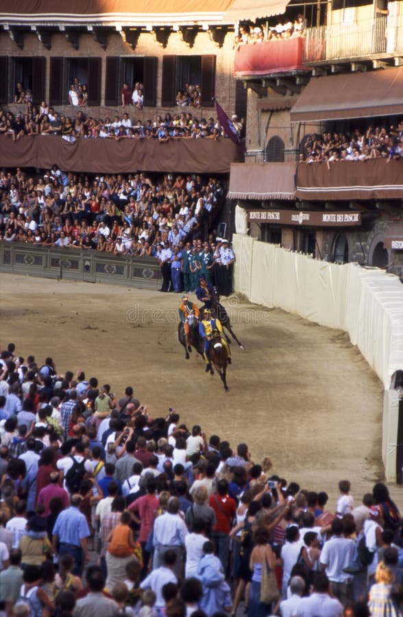 Palio di Siena - luglio 2003 fotografie stock libere da diritti Palio di Siena - luglio 2003 fotografie stock libere da diritti