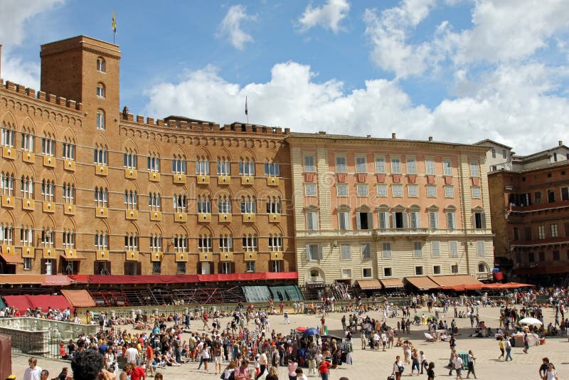 Palio-Di Siena, Toskana, Italien Buntes historisches ungesatteltes Pferderennen Gehalten schönen, historischen in Piazza Del Camp stockfotos Palio-Di Siena, Toskana, Italien Buntes historisches ungesatteltes Pferderennen Gehalten schönen, historischen in Piazza Del Camp stockfotos