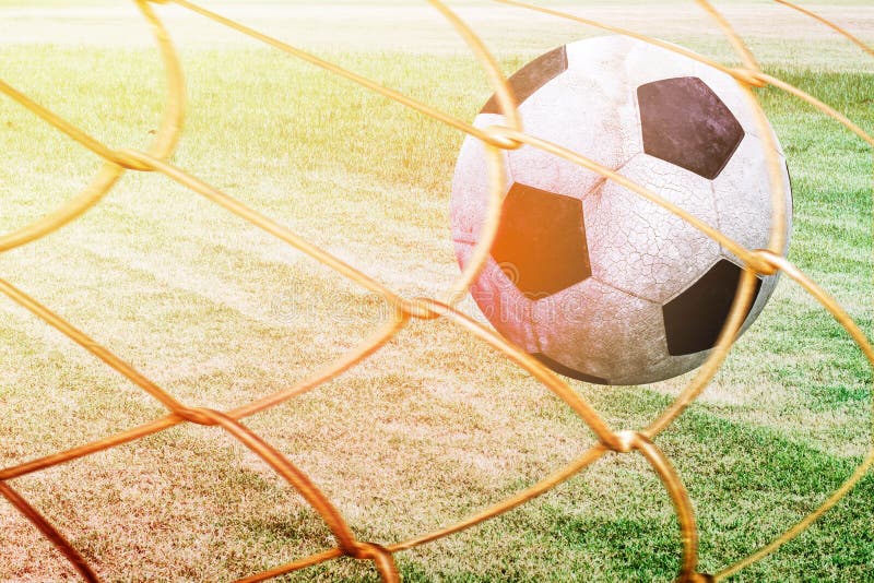 Palla dentro la rete fotografia stock libera da diritti