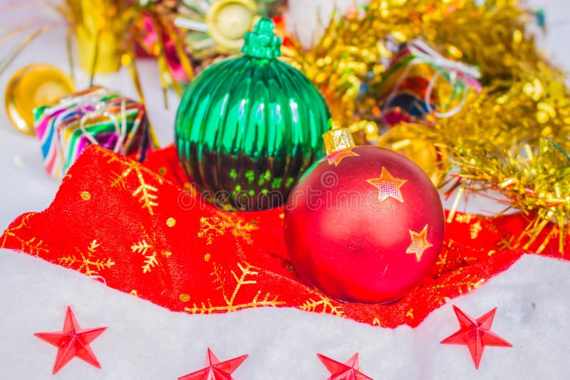 Palla messa sui cappelli immagine stock