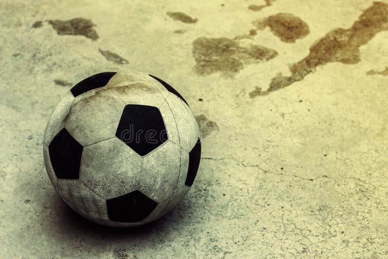 Palla sul calcestruzzo immagini stock