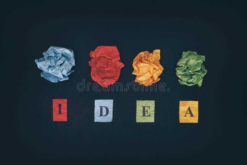 Palle di carta variopinte e parola IDEA fotografia stock Palle di carta variopinte e parola IDEA fotografia stock