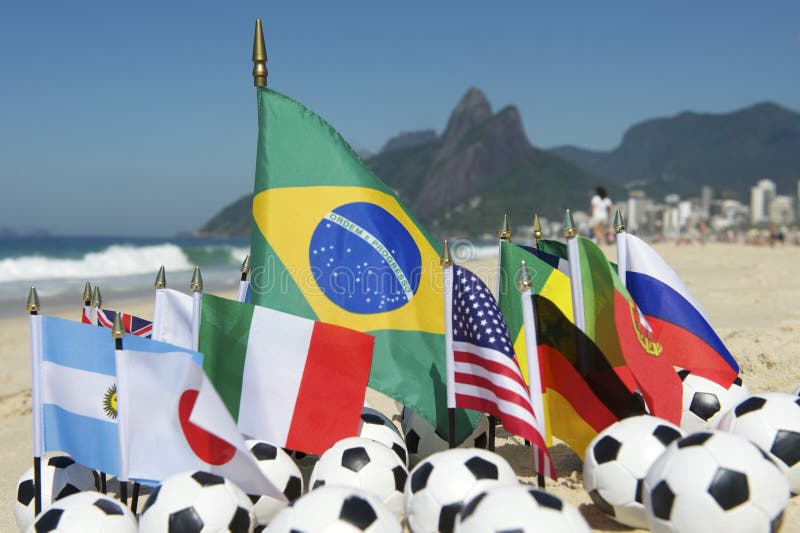 Palloni da calcio internazionali Rio de Janeiro Brazil delle bandiere di paese di calcio immagine stock Palloni da calcio internazionali Rio de Janeiro Brazil delle bandiere di paese di calcio immagine stock