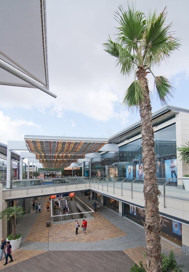 Palm and Stores FAN Mallorca Editorial Stock Image - Image of skies, 78434774