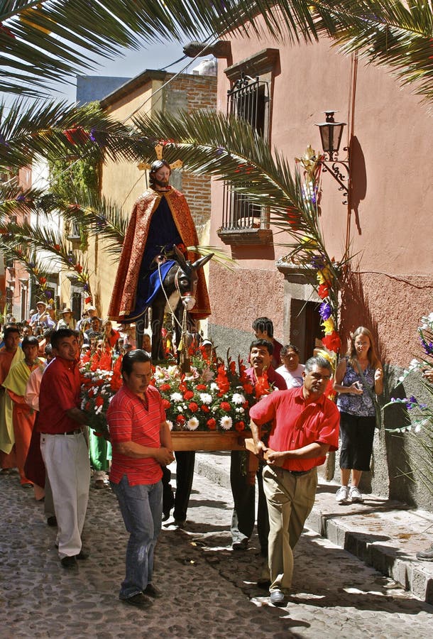 Palm Sunday Procession is in many colonial towns of Mexico a big event. The community people enact the last days of Christ´s life, death and resurrection. People - mexicans as well as tourists - come from everywhere to see the processions. Week processions stock images, royalty-free photos and pictures