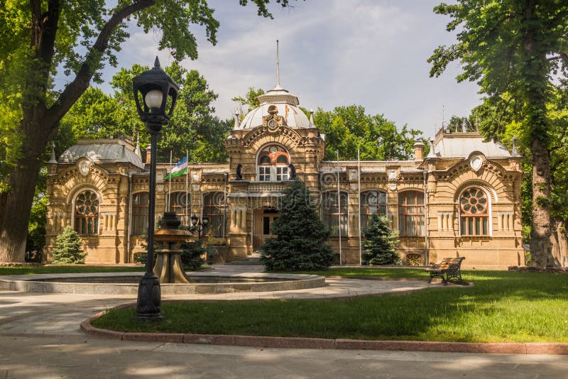 Palácio de romanov no centro de tashkent uzbekist