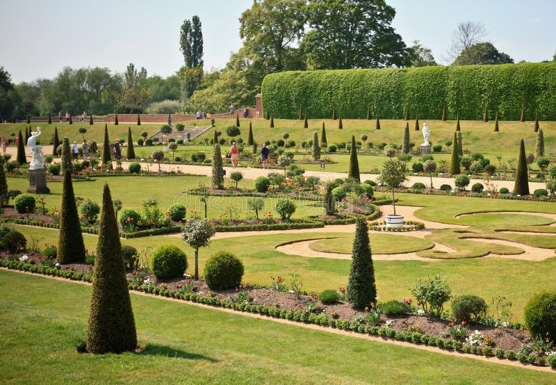 Palácio do Hampton Court e jardins, Reino Unido imagens de stock royalty free