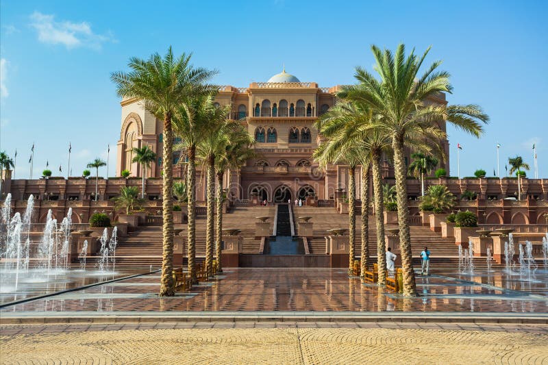 Emirates Palace em Abu Dhabi imagem de stock