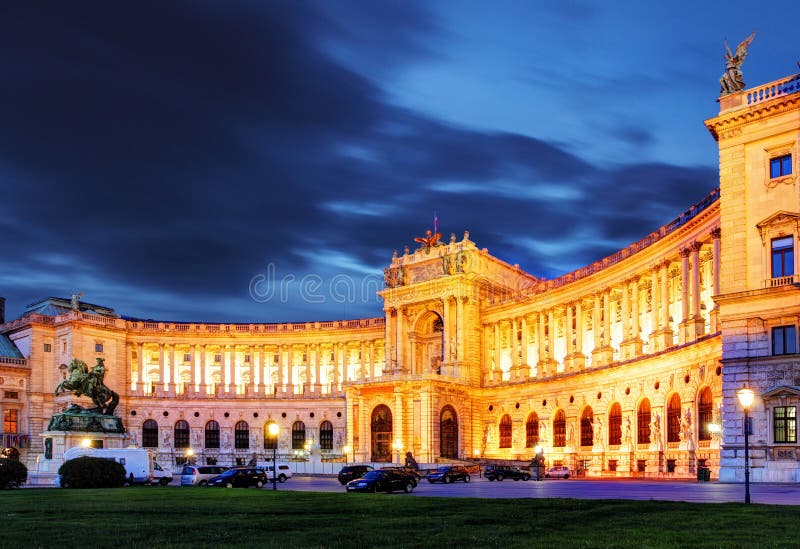 Palácio imperial de Viena Hofburg na noite, - Áustria foto de stock royalty free Palácio imperial de Viena Hofburg na noite, - Áustria foto de stock royalty free