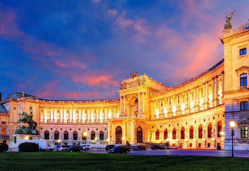 Palácio imperial de Viena Hofburg na noite, - Áustria foto de stock Palácio imperial de Viena Hofburg na noite, - Áustria foto de stock