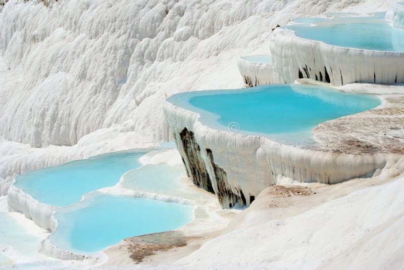 Se hunde lleno de Agua.