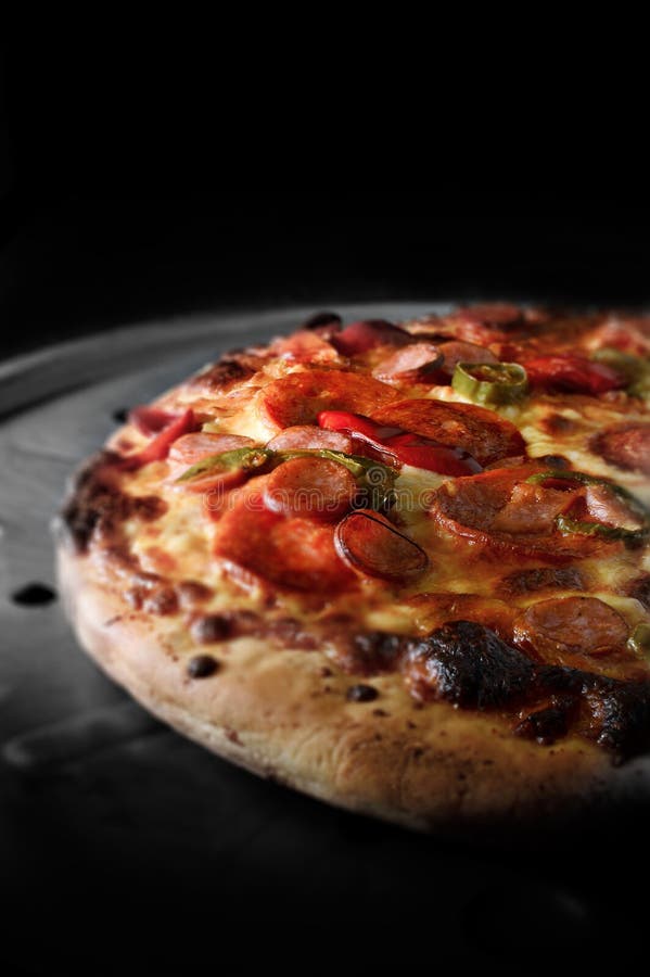 Pan American Hot Pizza profundo imagem de stock royalty free Pan American Hot Pizza profundo imagem de stock royalty free