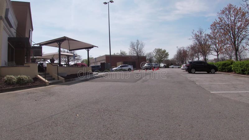 Pan en de starbucks café restaurante respaldado drive thru en robert c daniel parkway