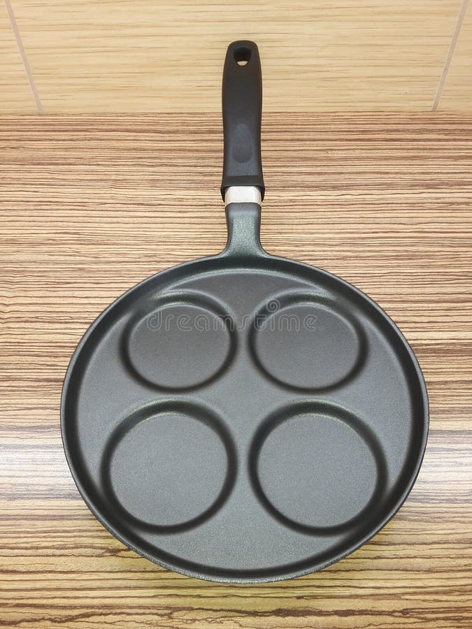 Pan for Fried Four Eggs or Pancakes, with Handle, Put on Kitchen