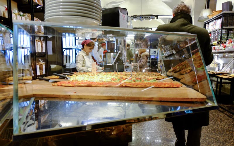 Tienda Italiana De La Panadería Imagen editorial Imagen de coma