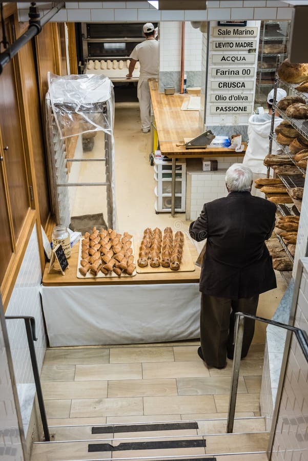 Tienda Italiana De La Panadería Imagen editorial Imagen de coma