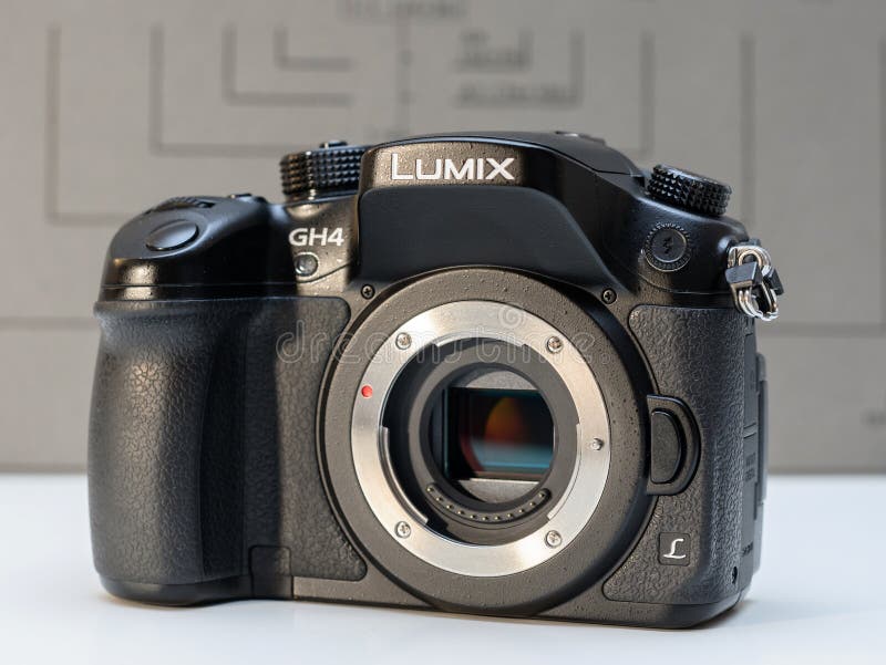 Panasonic Lumix DMC-GH4 mirrorless camera