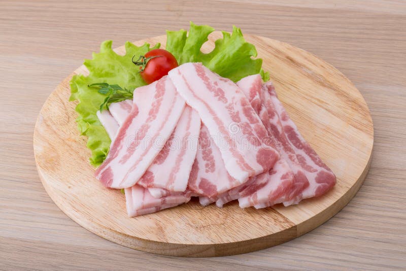 Pancetta affumicata grezza immagine stock. Immagine di fette 51682069