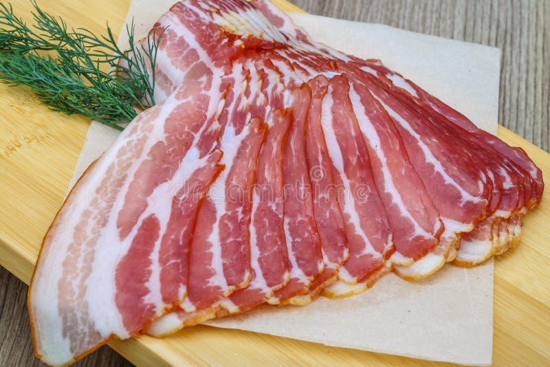 Bacon affettato fotografia stock. Immagine di lardo, mangi 34730996