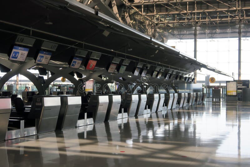 Pandémie du syndrome respiratoire aigu sévère et l'aéroport lockdown photo libre de droits