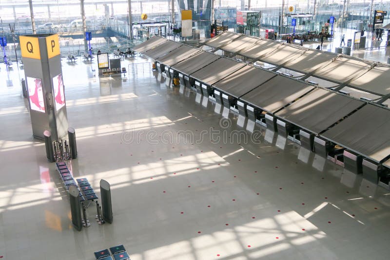 Pandémie du syndrome respiratoire aigu sévère et l'aéroport lockdown image stock