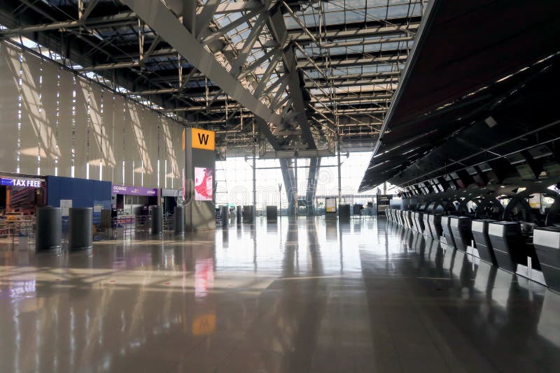 Pandémie du syndrome respiratoire aigu sévère et l'aéroport lockdown photos libres de droits