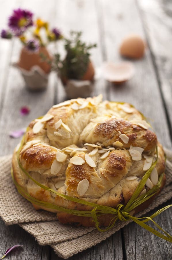 Pane dolce di Pasqua fotografia stock. Immagine di ricetta 23781750