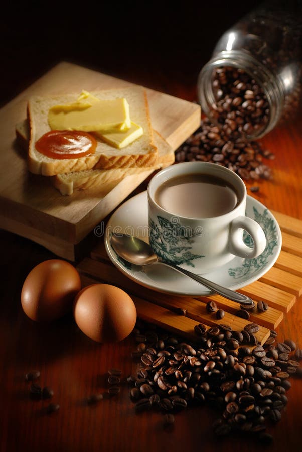 Pane ed uovo del caffè immagine stock Pane ed uovo del caffè immagine stock