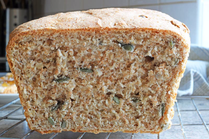 Pane fresco con semi. immagini stock libere da diritti