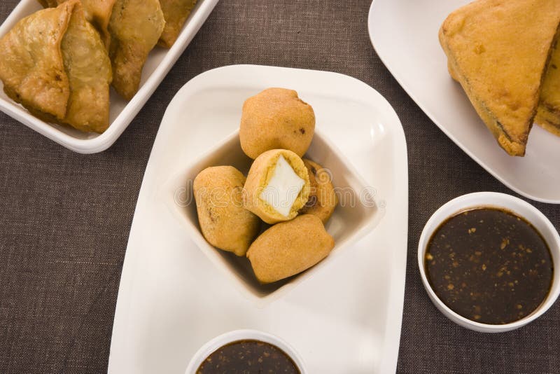Paneer Pakora med chutney arkivbilder Paneer Pakora med chutney arkivbilder