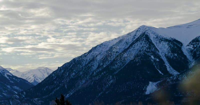 Panela das montanhas do colorado no dia sombrio