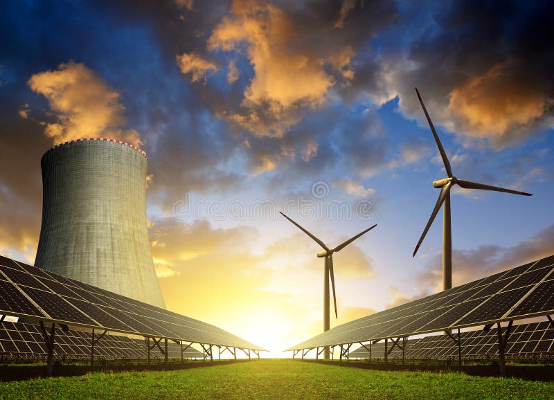 Paneler för sol- energi, vindturbiner och kärnkraftverk arkivfoto