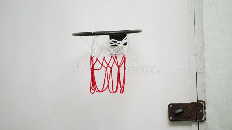 Panier De Basket à La Porte De La Chambre. Le Basket Frappe Le