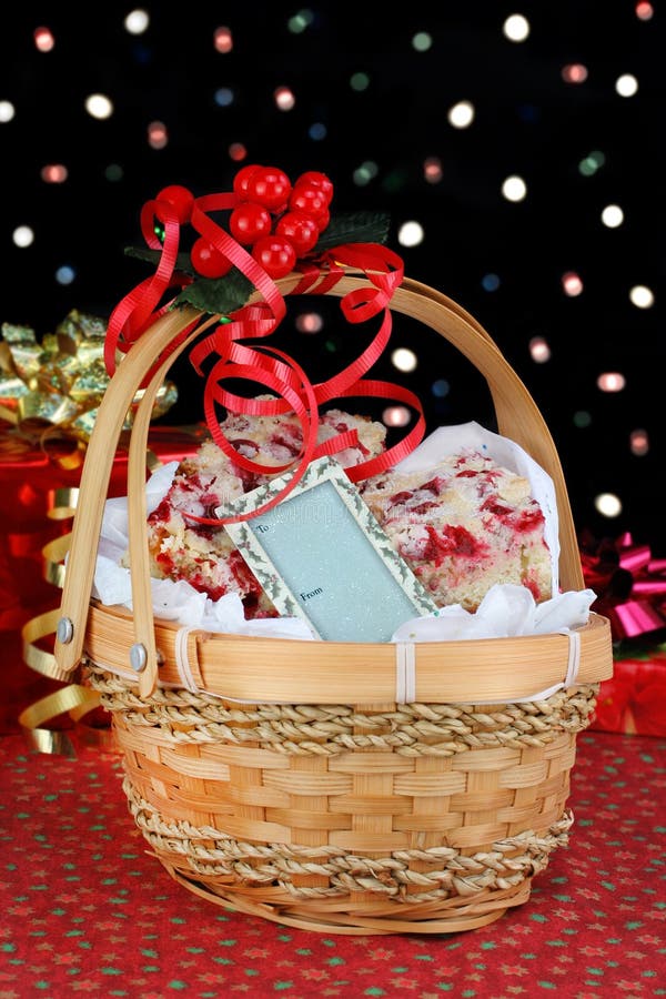 Panier de cadeau de Noël des biscuits. images libres de droits Panier de cadeau de Noël des biscuits. images libres de droits