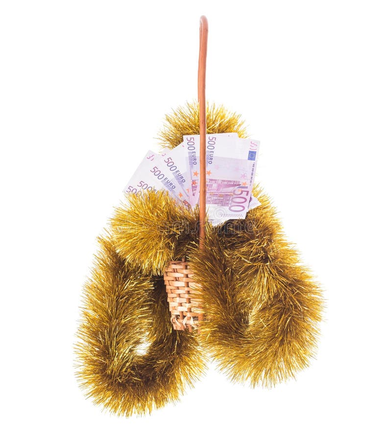Panier en osier complètement d'euro factures image stock Panier en osier complètement d'euro factures image stock