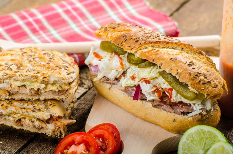 Panini tirato del panino della carne di maiale fotografia stock Panini tirato del panino della carne di maiale fotografia stock