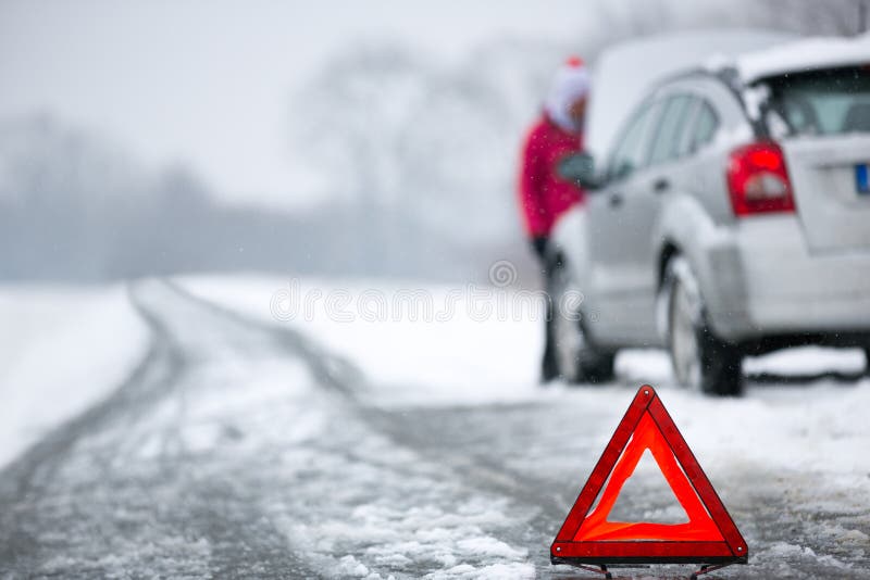 Panne de voiture d'hiver image stock Panne de voiture d'hiver image stock