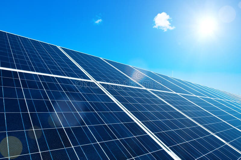 Panneau solaire avec Sun image stock Panneau solaire avec Sun image stock