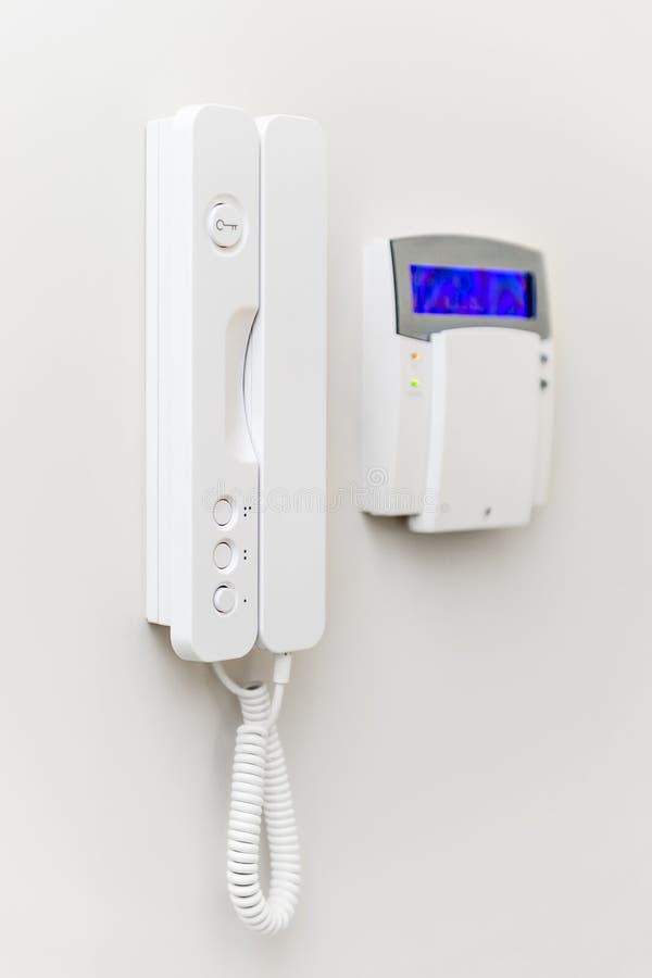Pannello del sistema di sicurezza con lo schermo blu immagini stock Pannello del sistema di sicurezza con lo schermo blu immagini stock