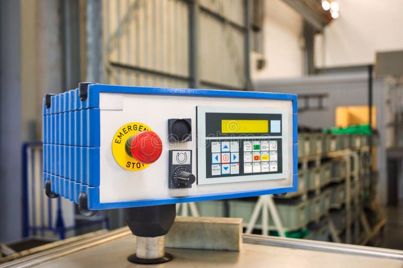 Pannello di controllo della macchina per striatura dei cavi utilizzato per la striscia di cavi rivestiti di due ruote e per la dec. Pannello di controllo della macchina per stripping utilizzato per la striscia di cavi rivestiti di due ruote e per l'avvolgimento in impianti elettrici a imbracatura di imbracatura