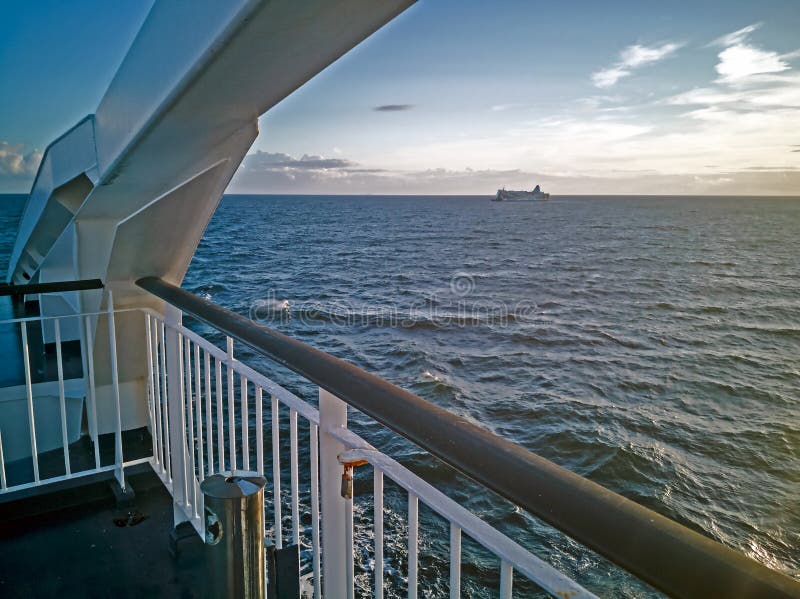 Panoram av det baltiska havet med kryssninglainer arkivbild Panoram av det baltiska havet med kryssninglainer arkivbild