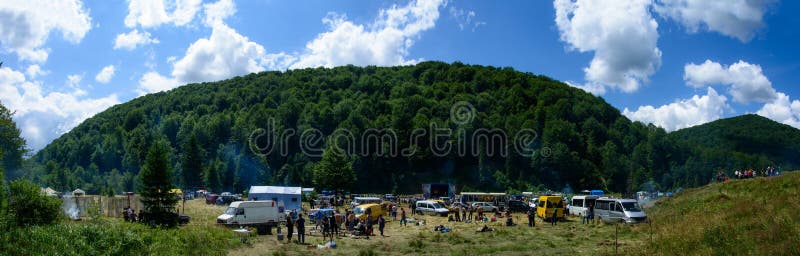 Panorama asombroso del festival de Yavorinka foto de archivo Panorama asombroso del festival de Yavorinka foto de archivo