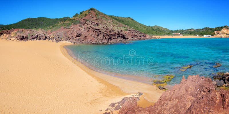 Panorama av den Cala Pregonda stranden i Menorca, Balearic Island Spanien arkivfoton