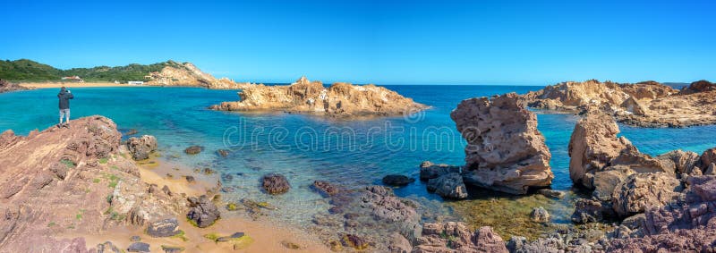 Panorama av den Cala Pregonda stranden i Menorca, Balearic Island Spanien arkivbilder