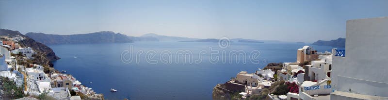 Panorama av den Santorini ön Grekland royaltyfri fotografi Panorama av den Santorini ön Grekland royaltyfri fotografi