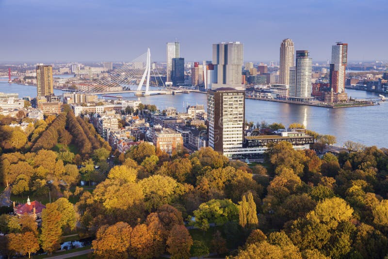 Panorama aérien de Rotterdam photographie stock libre de droits Panorama aérien de Rotterdam photographie stock libre de droits