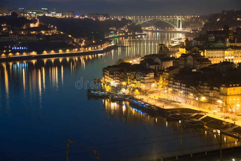 Panorama bij nacht. Porto. Portugal