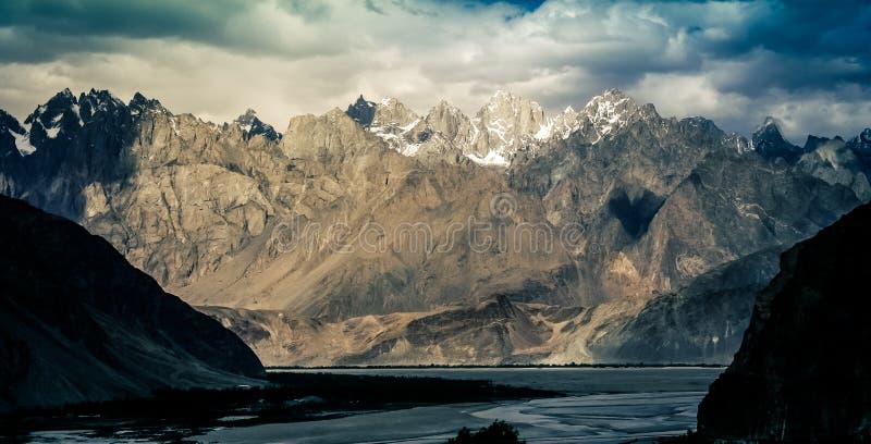 Panorama central de parc national de Karakorum photo stock Panorama central de parc national de Karakorum photo stock