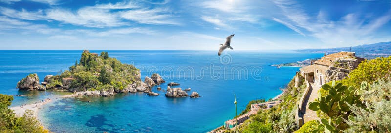 Panorama- collage med Isola Bella, liten ö nära Taormina och kyrka av madonnadellaen Rocca, Sicilien, Italien arkivfoto Panorama- collage med Isola Bella, liten ö nära Taormina och kyrka av madonnadellaen Rocca, Sicilien, Italien arkivfoto